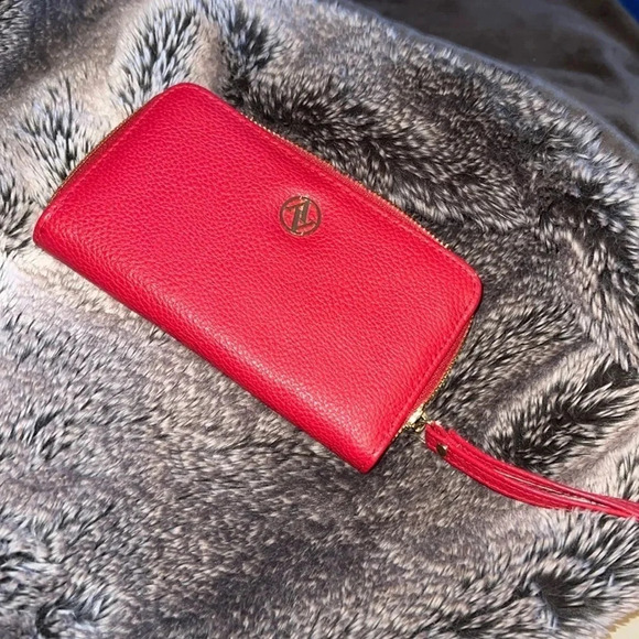 Adrienne Vittadini Red gold tone logo long zipper Pull Wallet - Picture 3 of 12